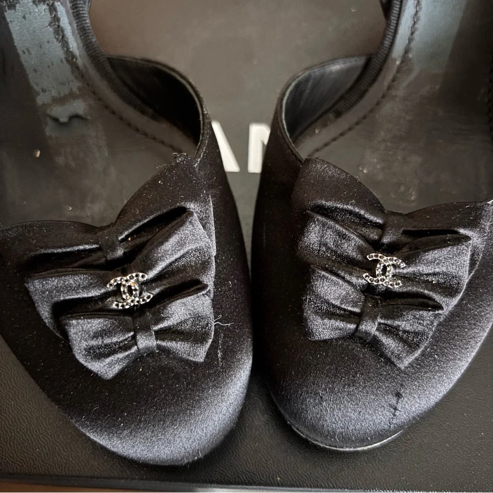 CHANEL Black Satin Black Bows & Crystal CC Jewel Slingback Sz 39 1/2 (8.5/9) EUC